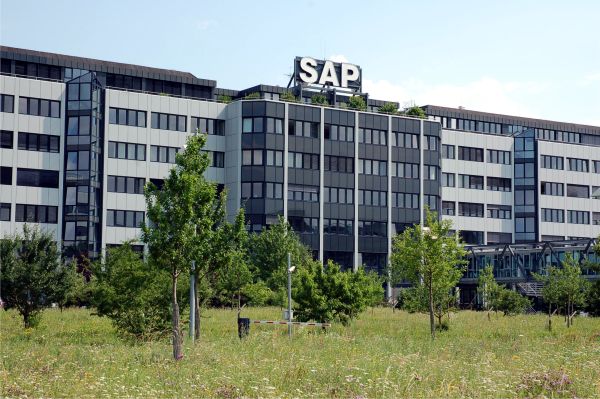 SAP pregăteşte un program multianual de răscumpărare de acţiuni