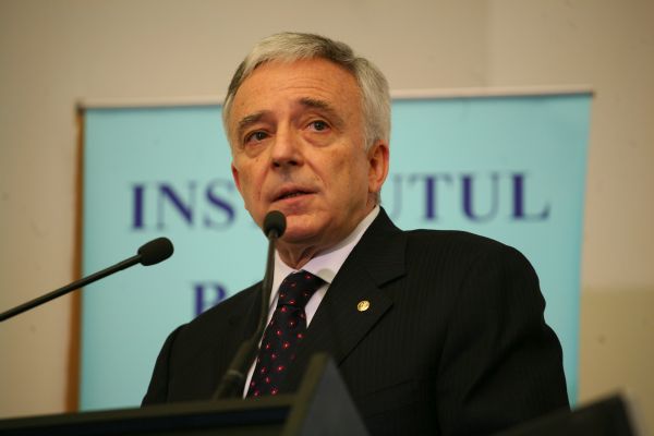 Mugur Isărescu