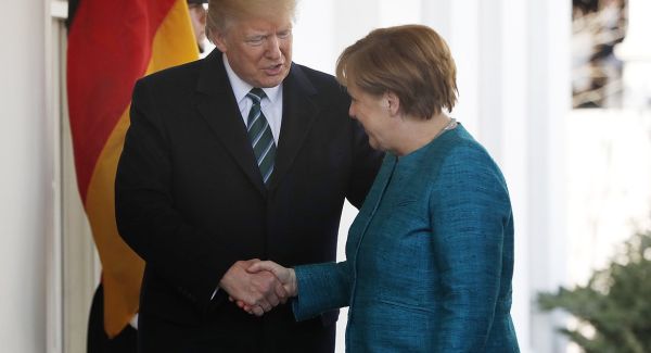 Donald Trump şi Angela Merkel (Sursa foto: Twitter)