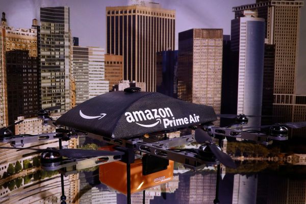 Amazon propune folosirea dronelor pentru servicii de supraveghere video