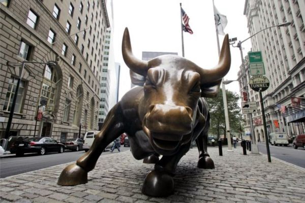 Indicele S&P 500 marchează un nou maximum istoric