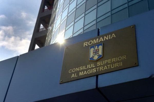 Şapte membri CSM cer amânarea discuţiilor despre secţia specială