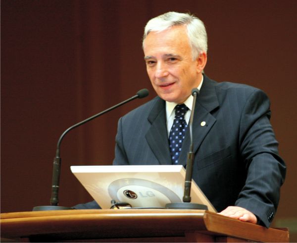 Mugur Isărescu