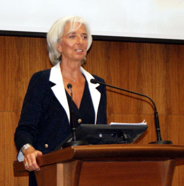 Fondul va trebui să găsească un înlocuitor pentru actualul său director general, Christine Lagarde, după ce aceasta a fost nominalizată săptămâna trecută de liderii UE pentru postul de preşedinte al Băncii Centrale Europene (BCE), urmând să îşi preia noile atribuţii la începutul lunii noiembrie.