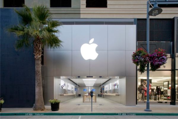 Contribuţia vânzărilor de iPhone-uri la veniturile Apple a scăzut la mai puţin de jumătate