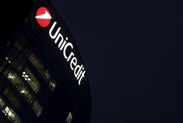 UniCredit şi-a înrăutăţit ţinta pe 2019 privind veniturile