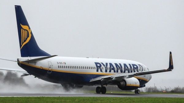 Ryanair închide patru baze din Spania