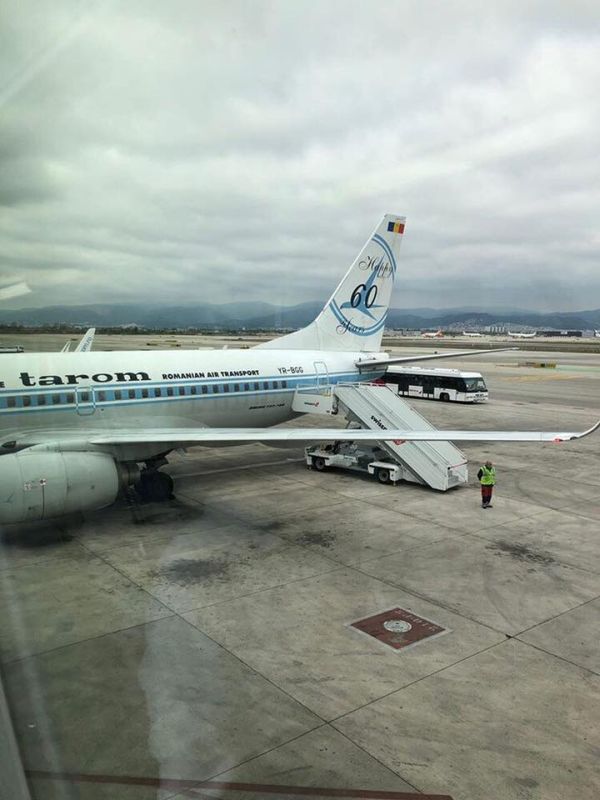 Peste 300 de angajaţi ai Tarom vor fi concediaţi