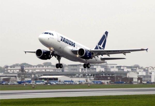 Ministrul Transporturilor anunţă concedieri la Tarom