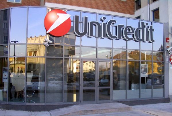 Profitul UniCredit creşte cu 34%, în primul semestru 