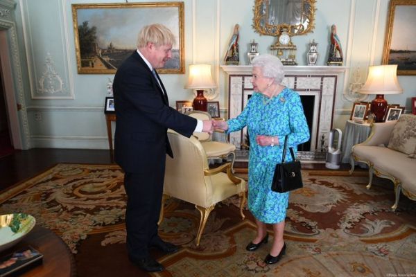 Boris Johnson şi Regina Elisabeta a II-a 