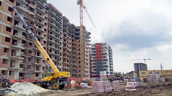 Autorizaţiile pentru construcţia de locuinţe au scăzut cu 4,6% în iulie