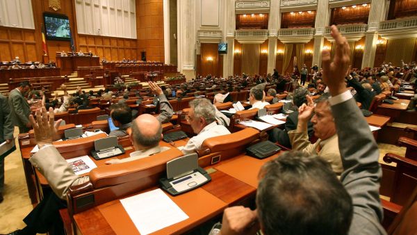 Senatorii au aprobat proiectul ce prevede eliminarea pragului la SIF-uri