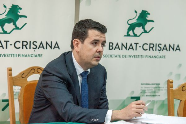 Întrebat de judecător care este motivul pentru care cere amânarea, domnul Bîlteanu a invocat motivul "angajării apărării", deşi chiar el a spus că are avocat, ceea ce se traduce mai degrabă prin "întocmirea apărării".