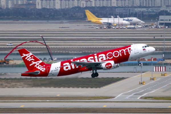 Philippines AirAsia îşi amână listarea