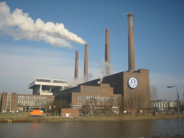 Ţările balcanice se luptă pentru investiţia Volkswagen de 1,3 miliarde euro