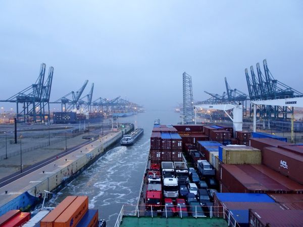 Porturile belgiene Anvers şi Zeebrugge, în negocieri de fuziune