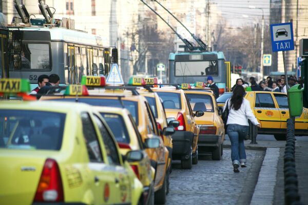 Taximetriştii vor blocarea legii ridesharing