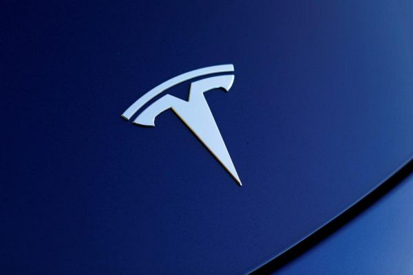 Tesla a devansat General Motors drept cea mai valoroasă companie auto din Statele Unite