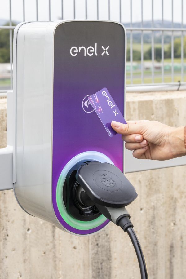 Enel X funizor al punctelor de încărcare pentru autobuzele electrice din Bogota