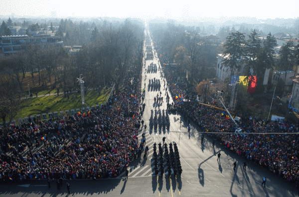 Preşedintele Klaus Iohannis a ajuns la Parada Militară de Ziua Naţională