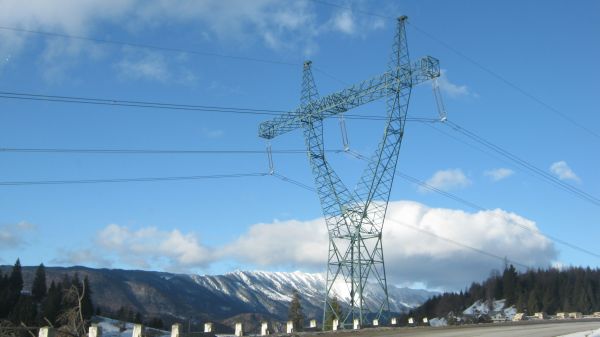 La 1 noiembrie, preţul maxim al electricităţii tranzacţionate pe Piaţa pentru Ziua Următoare (PZU) atinge maximul lunii, de 642 lei/MWh, potrivit OPCOM.