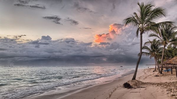 Vara, sanie, iar iarna se cumpără ... vacanţă la mare