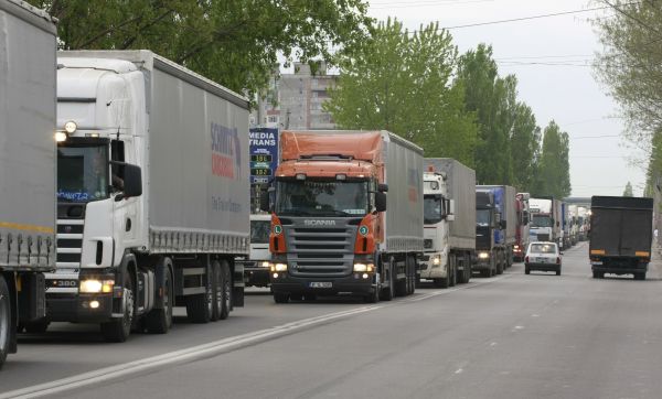 MAE face demersuri pentru facilitarea revenirii în ţară a transportatorilor români de marfă 