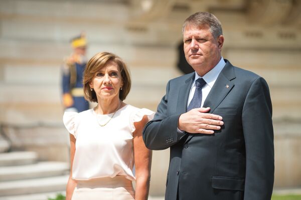 Klaus şi Carmen Iohannis, singuri de Paşte 