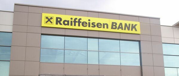 Raiffeisen Bank a amânat ratele a peste 25 de mii de clienţi