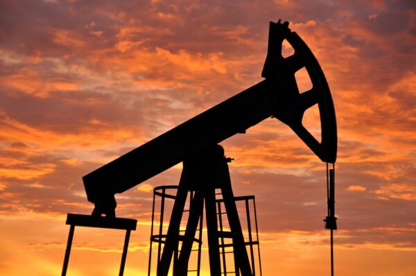 Petrolul Texas a scăzut cu 305% şi a ajuns pentru prima dată la o valoare negativă