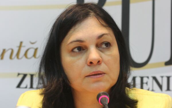 Silvia Vlăsceanu, director executiv al ACUE: "Am calculat ce ar însemna amânarea pentru trei luni a tuturor facturilor emise pentru persoane fizice şi pentru întreprinderile mici şi mijlocii şi a ieşit o valoare neîncasată de 15 miliarde lei".