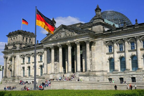 Germania va ridica alertele de călătorie pentru statele UE