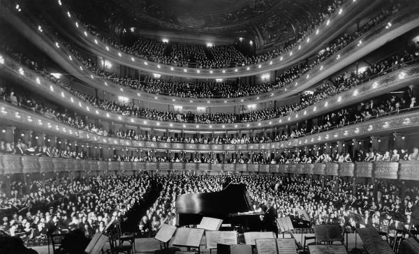 Metropolitan Opera din New York a anulat stagiunea de toamnă