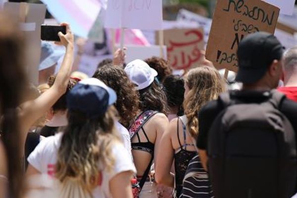 Sute de protestatari din Liban cer demisia Guvernului 