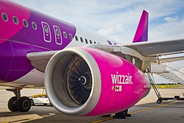 Wizz Air suspendă noi rute de zbor