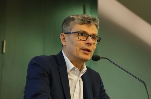 Despre retehnologizarea reactorului 1, Virgil Popescu, ministrul Economiei, Energiei şi Mediului de Afaceri, a spus că aceasta este în linie dreaptă. Despre costul reactoarelor 3 şi 4 ministrul nu a vrut să dea detalii deoarece "cifrele au un caracter confidenţial".