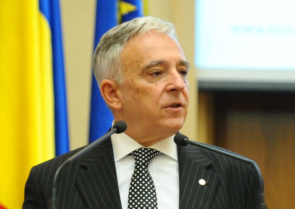 Mugur Isărescu