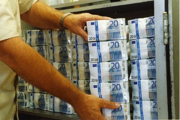 Băncile din UE au avut pierderi de cel puţin 23 miliarde de euro din credite