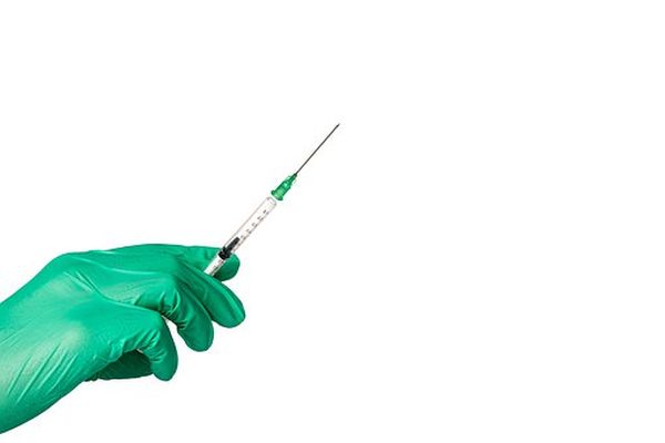 Rusia plănuieşte lansarea industrială a două vaccinuri anti-covid până la sfârşitul anului