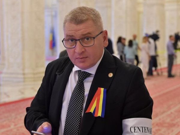 "Serios? Adrian Năstase al cui preşedinte a fost? Dar Liviu Dragnea al cui preşedinte a fost?"