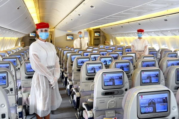 Companiile aeriene Emirates şi Etihad cer, din nou, personalului navigant să îşi ia concediu fără plată