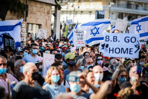 Mii de israelieni au protestat în faţa reşedinţei lui Benjamin Netanyahu