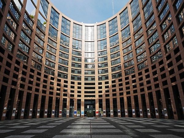 UE a sancţionat trei companii pentru încălcarea embargoului contra Libiei