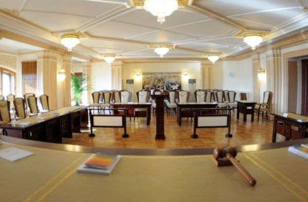 CCR discută sesizarea pe modificarea Legii privind funcţionarea Academiei Oamenilor de Ştiinţă