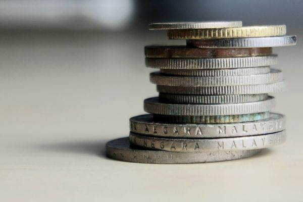 România a înregistrat un deficit al balanţei comerciale în creştere cu 642 milioane de euro