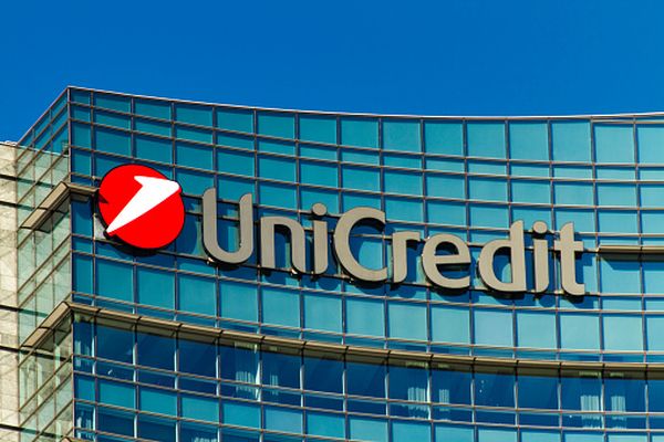 UniCredit, partener principal al proiectului Finance 4 Social Change