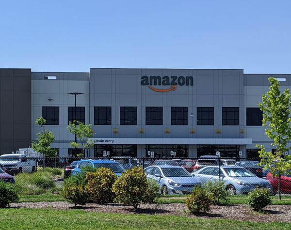 Amazon continuă lucrul de la distanţă până în iunie 2021