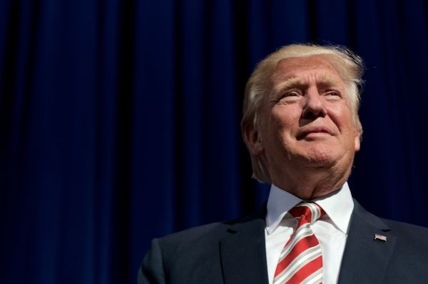 Donald Trump şi-a consultat recent consilierii în privinţa oportunităţii atacării Iranului