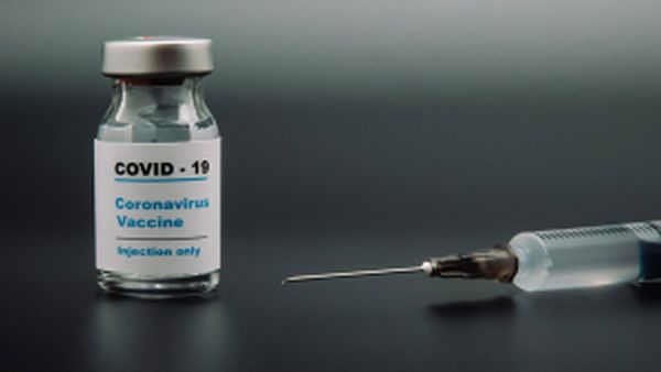 Vaccinul Pfizer este eficient 95% şi nu produce efecte adverse, arată studiile finale